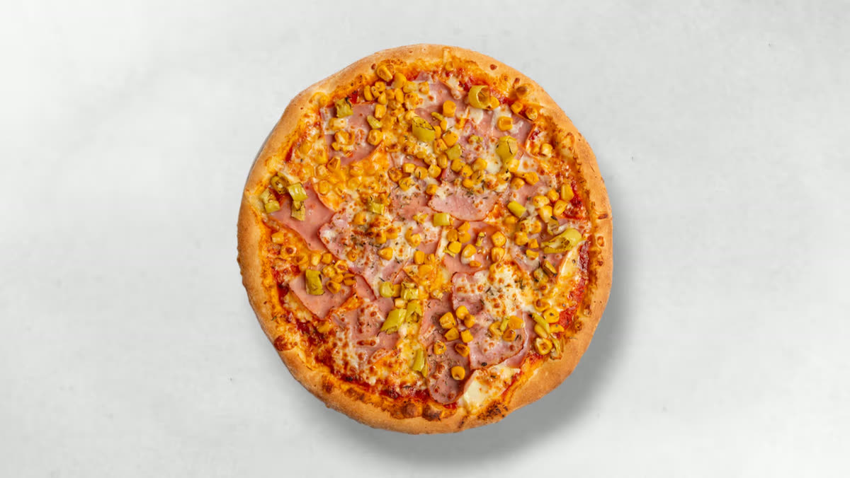 Pizza mit Schinken und Mais